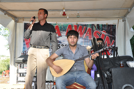 Yüksekova'da 25.26. 2011 tarihlerinde evlenen bazı çiftleri siz için sayfamıza taşıdık.