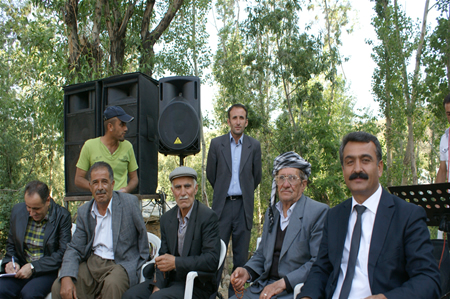Yüksekova'da 25.26. 2011 tarihlerinde evlenen bazı çiftleri siz için sayfamıza taşıdık.