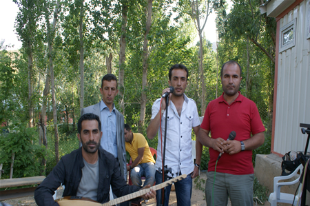 Yüksekova'da 25.26. 2011 tarihlerinde evlenen bazı çiftleri siz için sayfamıza taşıdık.