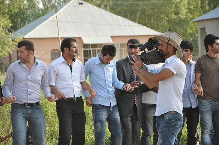 Yüksekova'da 25.26. 2011 tarihlerinde evlenen bazı çiftleri siz için sayfamıza taşıdık.