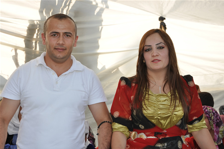 Yüksekova'da 25.26. 2011 tarihlerinde evlenen bazı çiftleri siz için sayfamıza taşıdık.