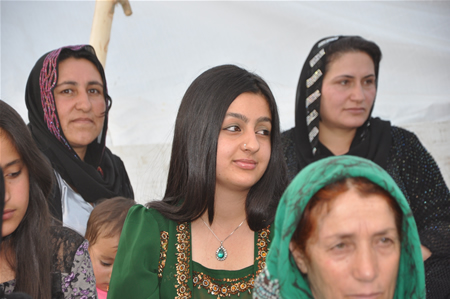 Yüksekova'da 25.26. 2011 tarihlerinde evlenen bazı çiftleri siz için sayfamıza taşıdık.