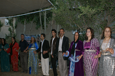 Yüksekova'da 25.26. 2011 tarihlerinde evlenen bazı çiftleri siz için sayfamıza taşıdık.