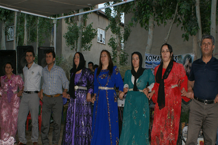 Yüksekova'da 25.26. 2011 tarihlerinde evlenen bazı çiftleri siz için sayfamıza taşıdık.