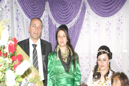 Yüksekova'da 25.26. 2011 tarihlerinde evlenen bazı çiftleri siz için sayfamıza taşıdık.