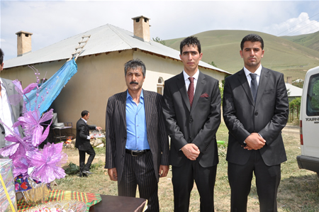 Yüksekova'da 25.26. 2011 tarihlerinde evlenen bazı çiftleri siz için sayfamıza taşıdık.