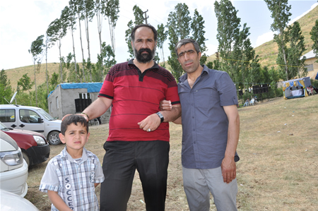 Yüksekova'da 25.26. 2011 tarihlerinde evlenen bazı çiftleri siz için sayfamıza taşıdık.