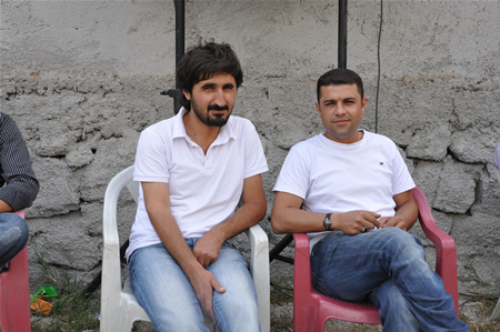 Yüksekova'da 25.26. 2011 tarihlerinde evlenen bazı çiftleri siz için sayfamıza taşıdık.