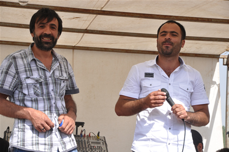 Yüksekova'da 25.26. 2011 tarihlerinde evlenen bazı çiftleri siz için sayfamıza taşıdık.