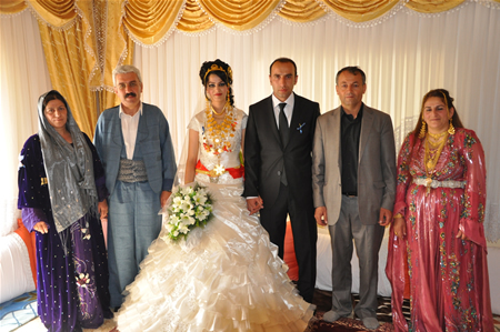 Yüksekova'da 25.26. 2011 tarihlerinde evlenen bazı çiftleri siz için sayfamıza taşıdık.