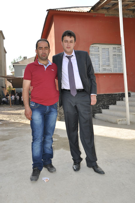 Yüksekova'da 25.26. 2011 tarihlerinde evlenen bazı çiftleri siz için sayfamıza taşıdık.