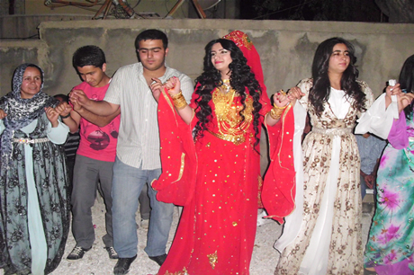 Yüksekova'da 02.03. Temmuz 2011 tarihlerinde evlenen bazı çiftleri sizler için sayfamıza taşıdık. Bizde Yüksekova Güncel Ailesi olarak tüm çiftlere mutluluklar dileriz