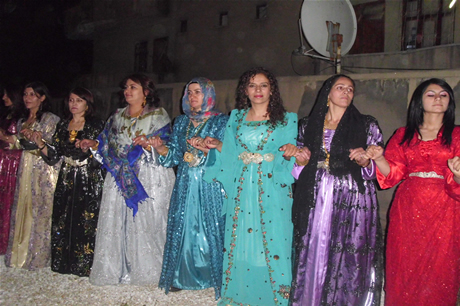 Yüksekova'da 02.03. Temmuz 2011 tarihlerinde evlenen bazı çiftleri sizler için sayfamıza taşıdık. Bizde Yüksekova Güncel Ailesi olarak tüm çiftlere mutluluklar dileriz