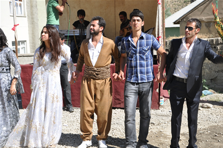 Yüksekova'da 02.03. Temmuz 2011 tarihlerinde evlenen bazı çiftleri sizler için sayfamıza taşıdık. Bizde Yüksekova Güncel Ailesi olarak tüm çiftlere mutluluklar dileriz