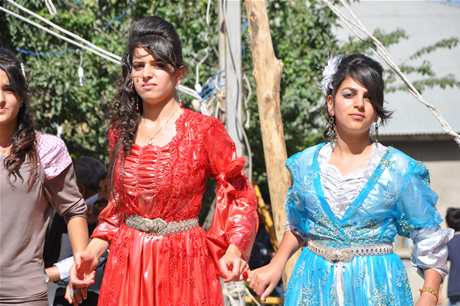 Yüksekova'da 02.03. Temmuz 2011 tarihlerinde evlenen bazı çiftleri sizler için sayfamıza taşıdık. Bizde Yüksekova Güncel Ailesi olarak tüm çiftlere mutluluklar dileriz