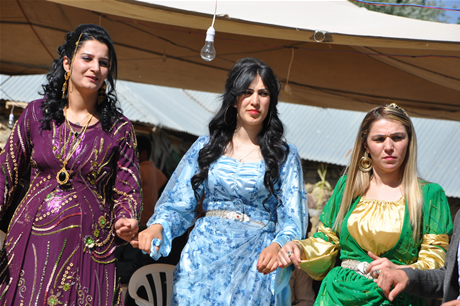 Yüksekova'da 02.03. Temmuz 2011 tarihlerinde evlenen bazı çiftleri sizler için sayfamıza taşıdık. Bizde Yüksekova Güncel Ailesi olarak tüm çiftlere mutluluklar dileriz