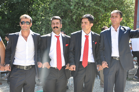 Yüksekova'da 02.03. Temmuz 2011 tarihlerinde evlenen bazı çiftleri sizler için sayfamıza taşıdık. Bizde Yüksekova Güncel Ailesi olarak tüm çiftlere mutluluklar dileriz