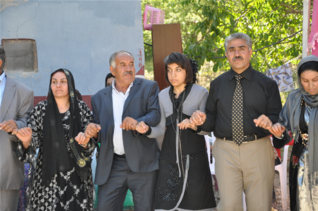 Yüksekova'da 02.03. Temmuz 2011 tarihlerinde evlenen bazı çiftleri sizler için sayfamıza taşıdık. Bizde Yüksekova Güncel Ailesi olarak tüm çiftlere mutluluklar dileriz