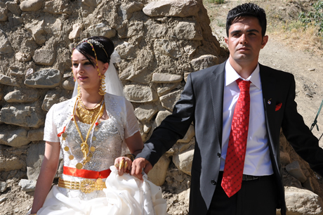 Yüksekova'da 02.03. Temmuz 2011 tarihlerinde evlenen bazı çiftleri sizler için sayfamıza taşıdık. Bizde Yüksekova Güncel Ailesi olarak tüm çiftlere mutluluklar dileriz