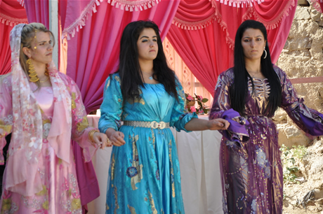 Yüksekova'da 02.03. Temmuz 2011 tarihlerinde evlenen bazı çiftleri sizler için sayfamıza taşıdık. Bizde Yüksekova Güncel Ailesi olarak tüm çiftlere mutluluklar dileriz