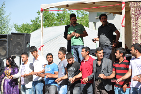 Yüksekova'da 02.03. Temmuz 2011 tarihlerinde evlenen bazı çiftleri sizler için sayfamıza taşıdık. Bizde Yüksekova Güncel Ailesi olarak tüm çiftlere mutluluklar dileriz