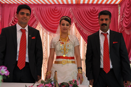 Yüksekova'da 02.03. Temmuz 2011 tarihlerinde evlenen bazı çiftleri sizler için sayfamıza taşıdık. Bizde Yüksekova Güncel Ailesi olarak tüm çiftlere mutluluklar dileriz