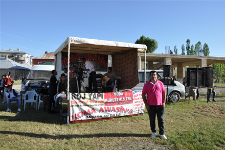 Yüksekova'da 02.03. Temmuz 2011 tarihlerinde evlenen bazı çiftleri sizler için sayfamıza taşıdık. Bizde Yüksekova Güncel Ailesi olarak tüm çiftlere mutluluklar dileriz