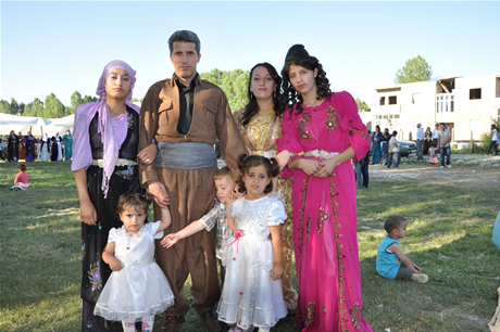 Yüksekova'da 02.03. Temmuz 2011 tarihlerinde evlenen bazı çiftleri sizler için sayfamıza taşıdık. Bizde Yüksekova Güncel Ailesi olarak tüm çiftlere mutluluklar dileriz