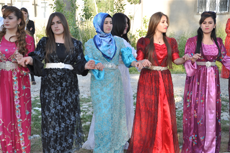 Yüksekova'da 02.03. Temmuz 2011 tarihlerinde evlenen bazı çiftleri sizler için sayfamıza taşıdık. Bizde Yüksekova Güncel Ailesi olarak tüm çiftlere mutluluklar dileriz