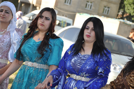 Yüksekova'da 02.03. Temmuz 2011 tarihlerinde evlenen bazı çiftleri sizler için sayfamıza taşıdık. Bizde Yüksekova Güncel Ailesi olarak tüm çiftlere mutluluklar dileriz