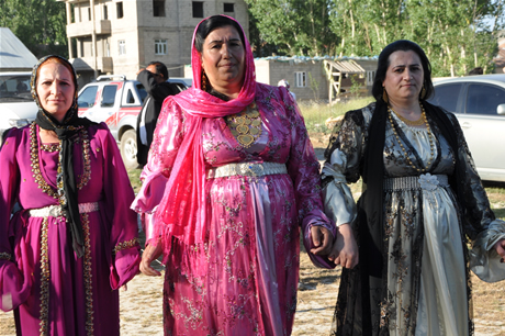 Yüksekova'da 02.03. Temmuz 2011 tarihlerinde evlenen bazı çiftleri sizler için sayfamıza taşıdık. Bizde Yüksekova Güncel Ailesi olarak tüm çiftlere mutluluklar dileriz