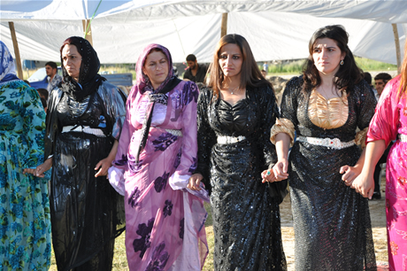 Yüksekova'da 02.03. Temmuz 2011 tarihlerinde evlenen bazı çiftleri sizler için sayfamıza taşıdık. Bizde Yüksekova Güncel Ailesi olarak tüm çiftlere mutluluklar dileriz