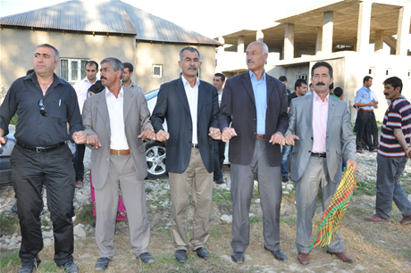 Yüksekova'da 02.03. Temmuz 2011 tarihlerinde evlenen bazı çiftleri sizler için sayfamıza taşıdık. Bizde Yüksekova Güncel Ailesi olarak tüm çiftlere mutluluklar dileriz