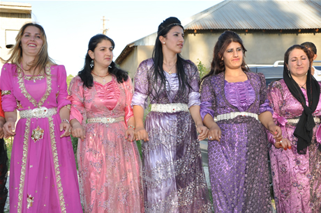 Yüksekova'da 02.03. Temmuz 2011 tarihlerinde evlenen bazı çiftleri sizler için sayfamıza taşıdık. Bizde Yüksekova Güncel Ailesi olarak tüm çiftlere mutluluklar dileriz