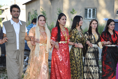Yüksekova'da 02.03. Temmuz 2011 tarihlerinde evlenen bazı çiftleri sizler için sayfamıza taşıdık. Bizde Yüksekova Güncel Ailesi olarak tüm çiftlere mutluluklar dileriz