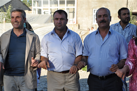 Yüksekova'da 02.03. Temmuz 2011 tarihlerinde evlenen bazı çiftleri sizler için sayfamıza taşıdık. Bizde Yüksekova Güncel Ailesi olarak tüm çiftlere mutluluklar dileriz