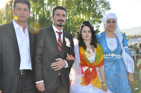 Yüksekova'da 02.03. Temmuz 2011 tarihlerinde evlenen bazı çiftleri sizler için sayfamıza taşıdık. Bizde Yüksekova Güncel Ailesi olarak tüm çiftlere mutluluklar dileriz