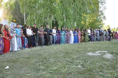 Yüksekova'da 02.03. Temmuz 2011 tarihlerinde evlenen bazı çiftleri sizler için sayfamıza taşıdık. Bizde Yüksekova Güncel Ailesi olarak tüm çiftlere mutluluklar dileriz