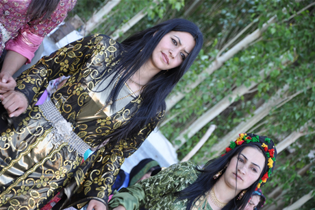 Yüksekova'da 02.03. Temmuz 2011 tarihlerinde evlenen bazı çiftleri sizler için sayfamıza taşıdık. Bizde Yüksekova Güncel Ailesi olarak tüm çiftlere mutluluklar dileriz