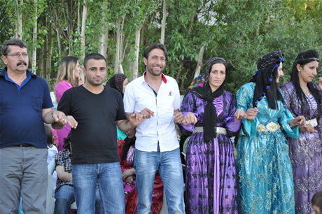 Yüksekova'da 02.03. Temmuz 2011 tarihlerinde evlenen bazı çiftleri sizler için sayfamıza taşıdık. Bizde Yüksekova Güncel Ailesi olarak tüm çiftlere mutluluklar dileriz