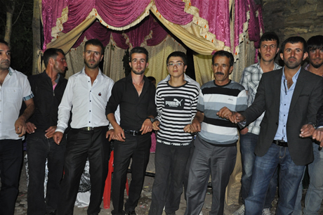 Yüksekova'da 02.03. Temmuz 2011 tarihlerinde evlenen bazı çiftleri sizler için sayfamıza taşıdık. Bizde Yüksekova Güncel Ailesi olarak tüm çiftlere mutluluklar dileriz