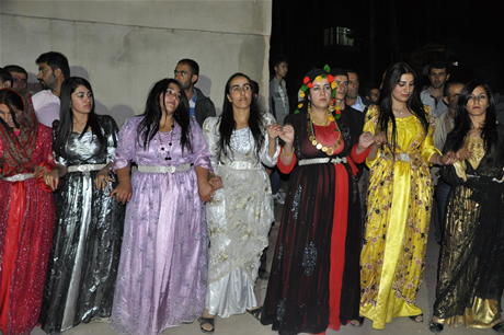 Yüksekova'da 02.03. Temmuz 2011 tarihlerinde evlenen bazı çiftleri sizler için sayfamıza taşıdık. Bizde Yüksekova Güncel Ailesi olarak tüm çiftlere mutluluklar dileriz