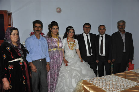 Yüksekova'da 02.03. Temmuz 2011 tarihlerinde evlenen bazı çiftleri sizler için sayfamıza taşıdık. Bizde Yüksekova Güncel Ailesi olarak tüm çiftlere mutluluklar dileriz