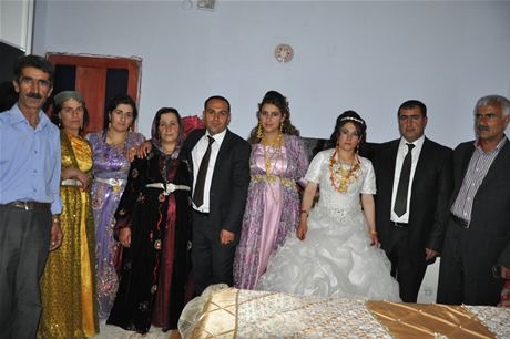 Yüksekova'da 02.03. Temmuz 2011 tarihlerinde evlenen bazı çiftleri sizler için sayfamıza taşıdık. Bizde Yüksekova Güncel Ailesi olarak tüm çiftlere mutluluklar dileriz