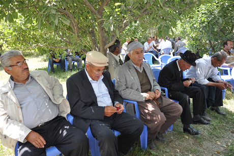 Yüksekova'da 02.03. Temmuz 2011 tarihlerinde evlenen bazı çiftleri sizler için sayfamıza taşıdık. Bizde Yüksekova Güncel Ailesi olarak tüm çiftlere mutluluklar dileriz