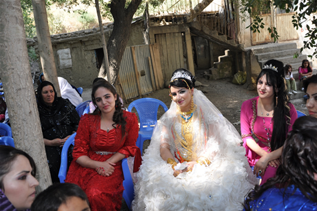 Yüksekova'da 02.03. Temmuz 2011 tarihlerinde evlenen bazı çiftleri sizler için sayfamıza taşıdık. Bizde Yüksekova Güncel Ailesi olarak tüm çiftlere mutluluklar dileriz