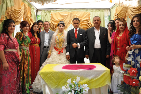 Yüksekova'da 02.03. Temmuz 2011 tarihlerinde evlenen bazı çiftleri sizler için sayfamıza taşıdık. Bizde Yüksekova Güncel Ailesi olarak tüm çiftlere mutluluklar dileriz