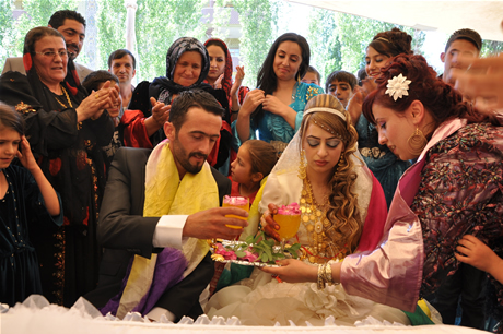 Yüksekova'da 02.03. Temmuz 2011 tarihlerinde evlenen bazı çiftleri sizler için sayfamıza taşıdık. Bizde Yüksekova Güncel Ailesi olarak tüm çiftlere mutluluklar dileriz