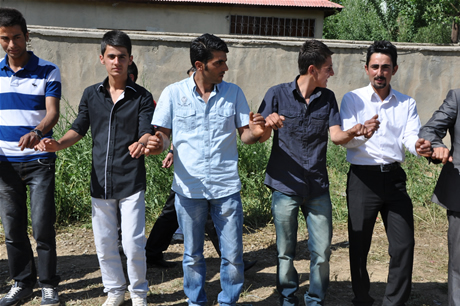 Yüksekova'da 02.03. Temmuz 2011 tarihlerinde evlenen bazı çiftleri sizler için sayfamıza taşıdık. Bizde Yüksekova Güncel Ailesi olarak tüm çiftlere mutluluklar dileriz