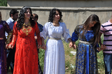 Yüksekova'da 02.03. Temmuz 2011 tarihlerinde evlenen bazı çiftleri sizler için sayfamıza taşıdık. Bizde Yüksekova Güncel Ailesi olarak tüm çiftlere mutluluklar dileriz